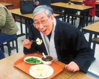 吳頌今到慶豐包子鋪找靈感。