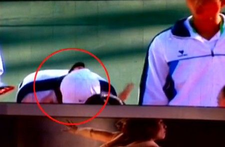 網(wǎng)友曝李娜九運會領(lǐng)獎臺上疑被當(dāng)眾扇耳光(圖) 網(wǎng)友曝李娜九運會領(lǐng)獎臺上疑被當(dāng)眾扇耳光(圖)