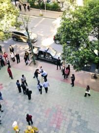 市民提供給賀偉的事發(fā)時雙方?jīng)_突照片。