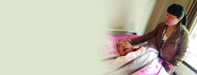 趙靜霞把老父親搬進(jìn)養(yǎng)老院照顧。