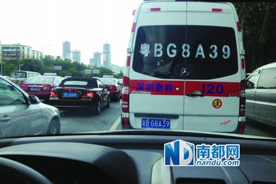 深圳:9名車主因不避讓救護車被扣分罰款 深圳:9名車主因不避讓救護車被扣分罰款