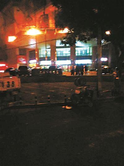 被打后,李師傅用手機(jī)拍下了打人者離去的背影 被打后,李師傅用手機(jī)拍下了打人者離去的背影