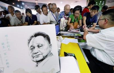 鄧小平誕辰110周年紀(jì)念郵票開售 每人每次限購1套 鄧小平誕辰110周年紀(jì)念郵票開售 每人每次限購1套