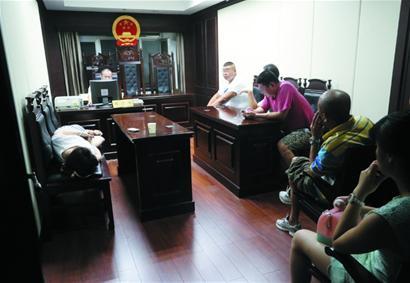 法院強(qiáng)制執(zhí)行拘傳老賴 法院強(qiáng)制執(zhí)行拘傳老賴