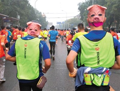 參賽現(xiàn)場，有“猴哥”就有“豬八戒”。