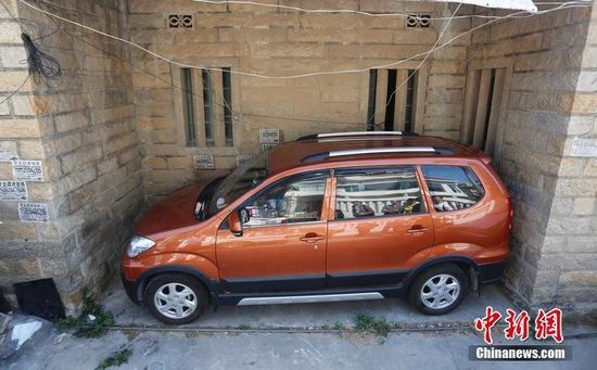 福建晉江現(xiàn)“停車(chē)之神”現(xiàn)場(chǎng)示范引驚嘆(圖)