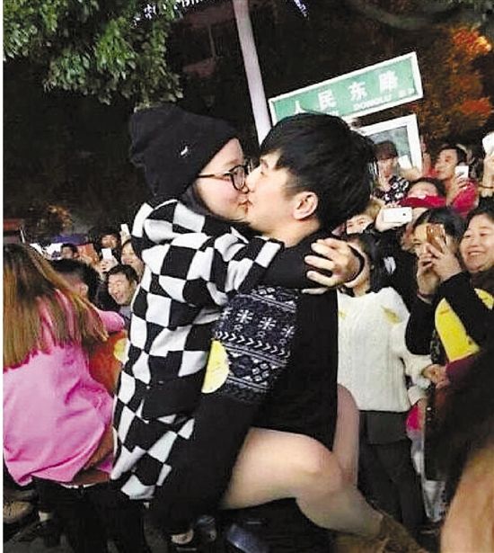 雖只是縣城的比賽，但水準(zhǔn)著實(shí)不低，居然有選手采用考拉式。