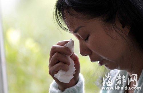 小梅的媽媽看到女兒發(fā)來(lái)的信息，就忍不住落淚