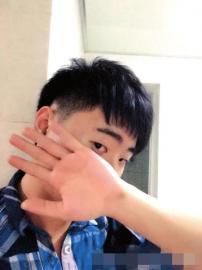 事發(fā)前，小曾發(fā)出一張剛剛剪完短發(fā)的照片。