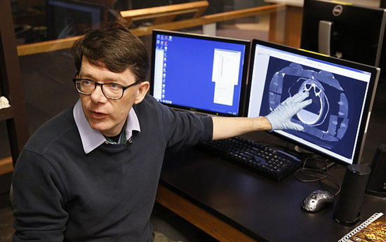 2500年前古埃及石棺首見(jiàn)天日 木乃伊腳趾外露(組圖) 2500年前古埃及石棺首見(jiàn)天日 木乃伊腳趾外露(組圖)