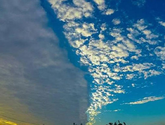 臺(tái)灣天空驚現(xiàn)半晴半陰神奇陰陽(yáng)云