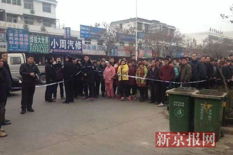 亳州路邊垃圾桶內(nèi)驚現(xiàn)碎尸。網(wǎng)友供圖