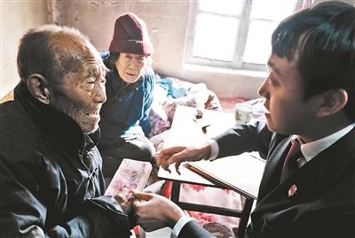 法官送去贍養(yǎng)費(fèi)。