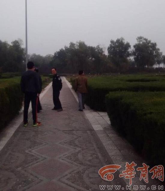 警方勘察現(xiàn)場 警方勘察現(xiàn)場