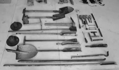 盜墓團(tuán)伙使用工具 圖片來(lái)源：中安在線(xiàn)