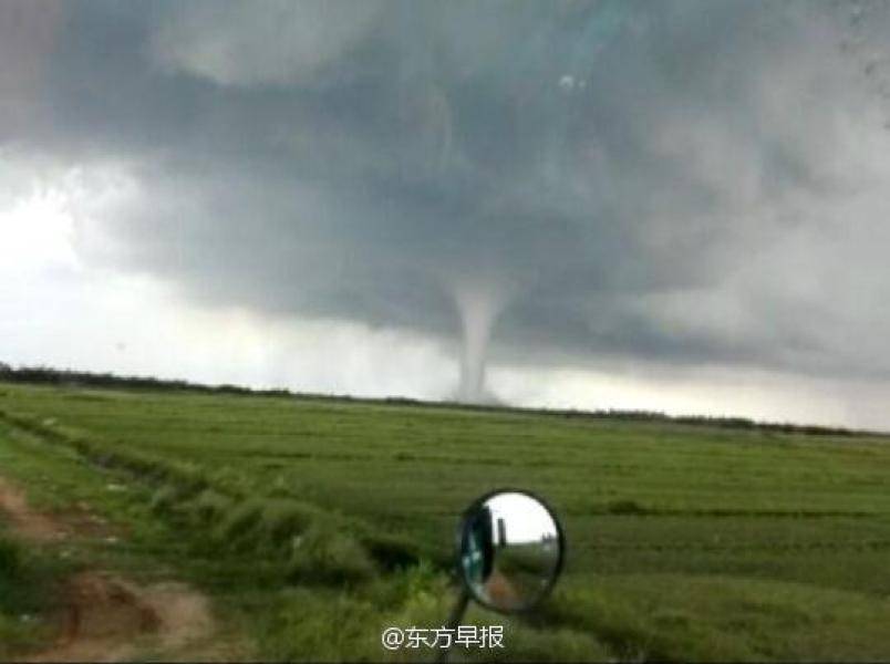 海南文昌突發(fā)龍卷風(fēng) 已致1人死亡9人受傷 海南文昌突發(fā)龍卷風(fēng) 已致1人死亡9人受傷