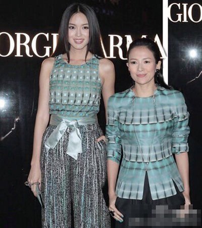 就算氣場(chǎng)絕對(duì)強(qiáng)大的貝嫂，跟張梓琳合影幾乎可以讓人忽視