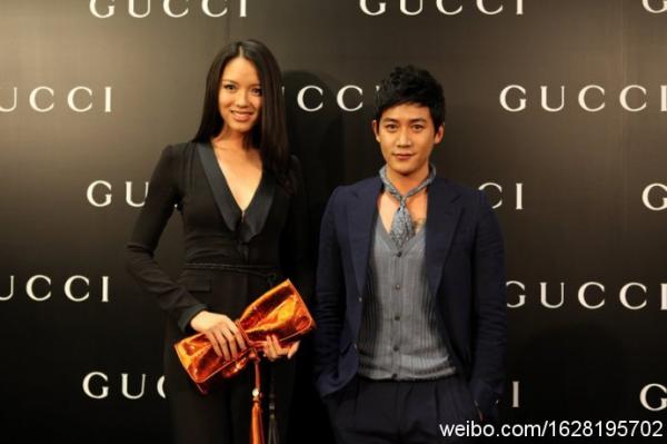 最右竟然是何韻詩(shī)，信號(hào)滿格……