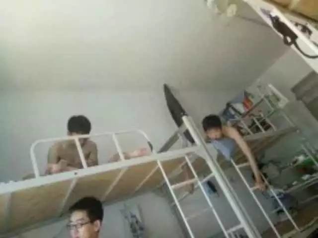 這個(gè)學(xué)校的男生宿舍火了！女同學(xué)都喊著要嫁