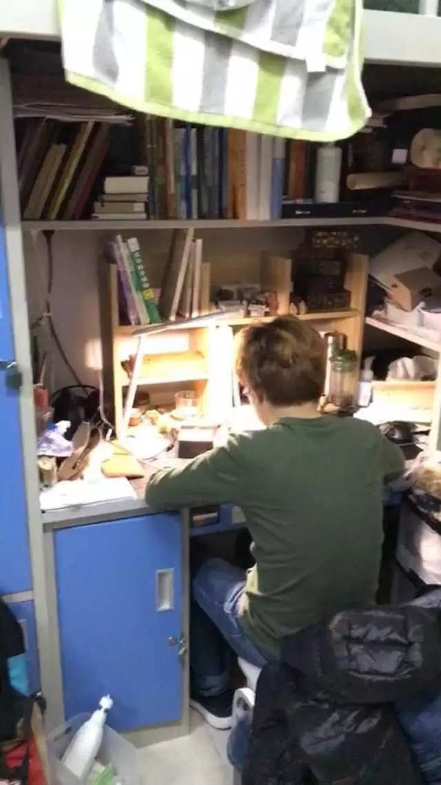 這個(gè)學(xué)校的男生宿舍火了！女同學(xué)都喊著要嫁