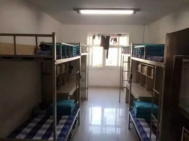 這個(gè)學(xué)校的男生宿舍火了！女同學(xué)都喊著要嫁