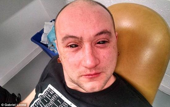 一支來自加州的研究團隊研發(fā)了一種能使人類擁有夜視能力的藥水。該溶液由二氫卟吩e6與胰島素和生理鹽水混合而成。在往實驗對象加西亞?里西納眼中滴入少量溶液之后，他的眼睛先是呈現(xiàn)全黑色，但在藥水被吸收之后即恢復(fù)正常。