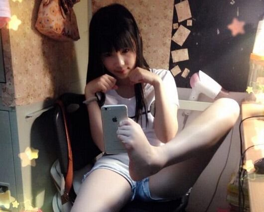 妹子們每周花至少五小時自拍，到底是為啥？