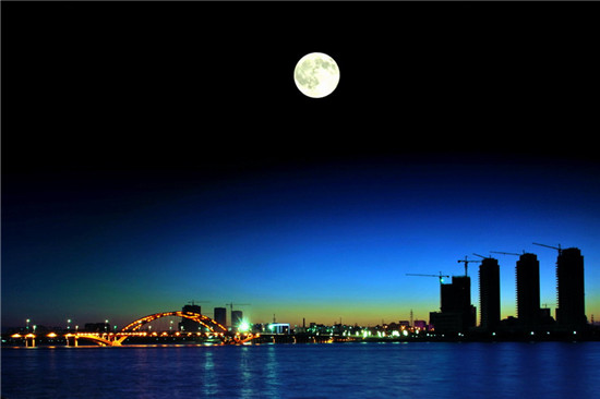 賞月之旅，讓愛像滿月一樣皎潔（資料圖）