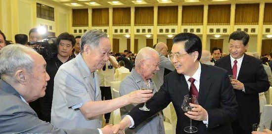 黨和國(guó)家領(lǐng)導(dǎo)人接見軍隊(duì)離退休干部代表