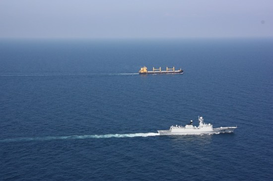 中國第13批護(hù)航編隊(duì)抵達(dá)吉布提開始首次補(bǔ)給 中國第13批護(hù)航編隊(duì)抵達(dá)吉布提開始首次補(bǔ)給