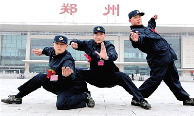 昨日，即將入伍的少林高手們啟程前合影留念