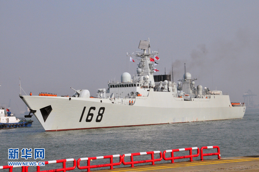 　25日15時，海軍南海艦隊“廣州”號驅(qū)逐艦駛?cè)霃V州南沙汽車碼頭
