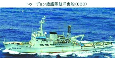 　海監(jiān)111船（左）與112船，海監(jiān)111船原為海軍“海冰723號”破冰船