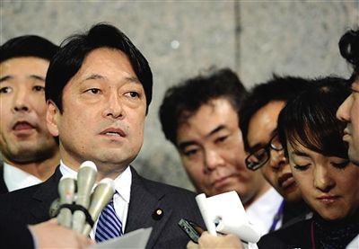 2月5日晚，日本防衛(wèi)省大臣小野寺召開緊急記者會，公開日本自衛(wèi)隊軍艦被中國軍艦雷達瞄準的消息。據(jù)稱，首相安倍晉三親自下達了公開的指令。