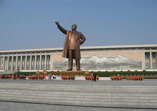 韓國稱或利用導(dǎo)彈對平壤等大城市的金日成、金正日銅像進(jìn)行精密打擊