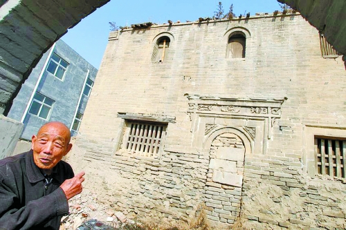 為保護(hù)古民宅，鄭州北四環(huán)繞開5米