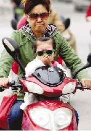 昨天清晨，文化宮路。 鄭州晚報(bào)記者 張翼飛 圖