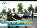 男子用板車推86歲母親逛游樂場(chǎng)