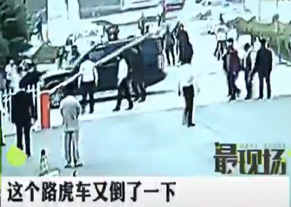 奧迪沒修好 路虎又被砸？