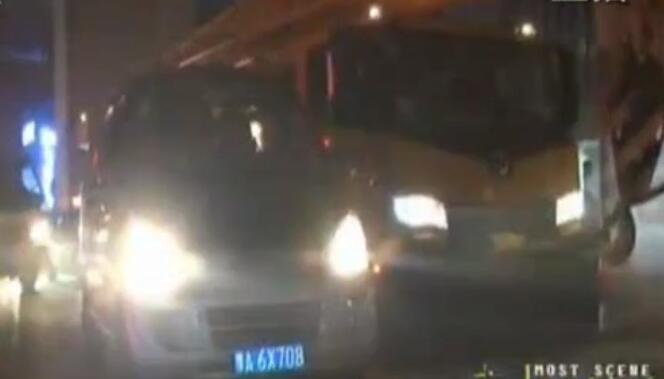 撞了車還打人 這是誰在胡鬧？