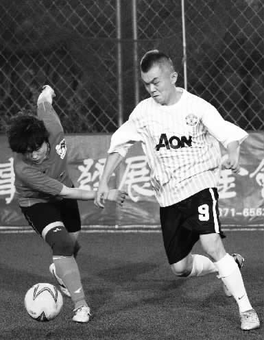 跟男人踢球，鏗鏘玫瑰們?cè)缫蚜?xí)慣