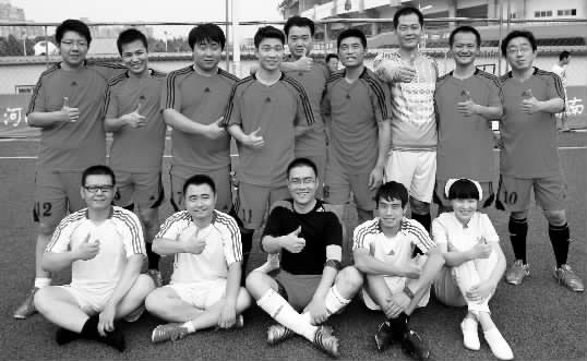 在首場(chǎng)比賽失利的情況下，“天使”們后來居上，昂首晉級(jí)