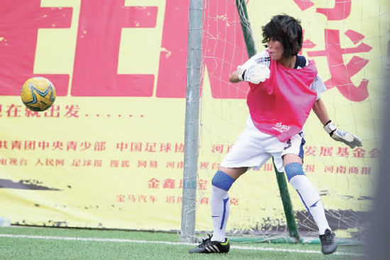 范運(yùn)杰客串門將，才止住了本方連續(xù)丟球的頹勢(shì)