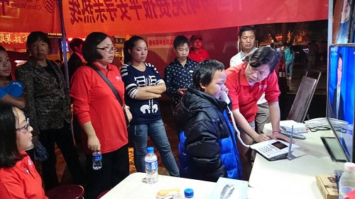 小男孩走失，移動(dòng)員工幫他們找 親人