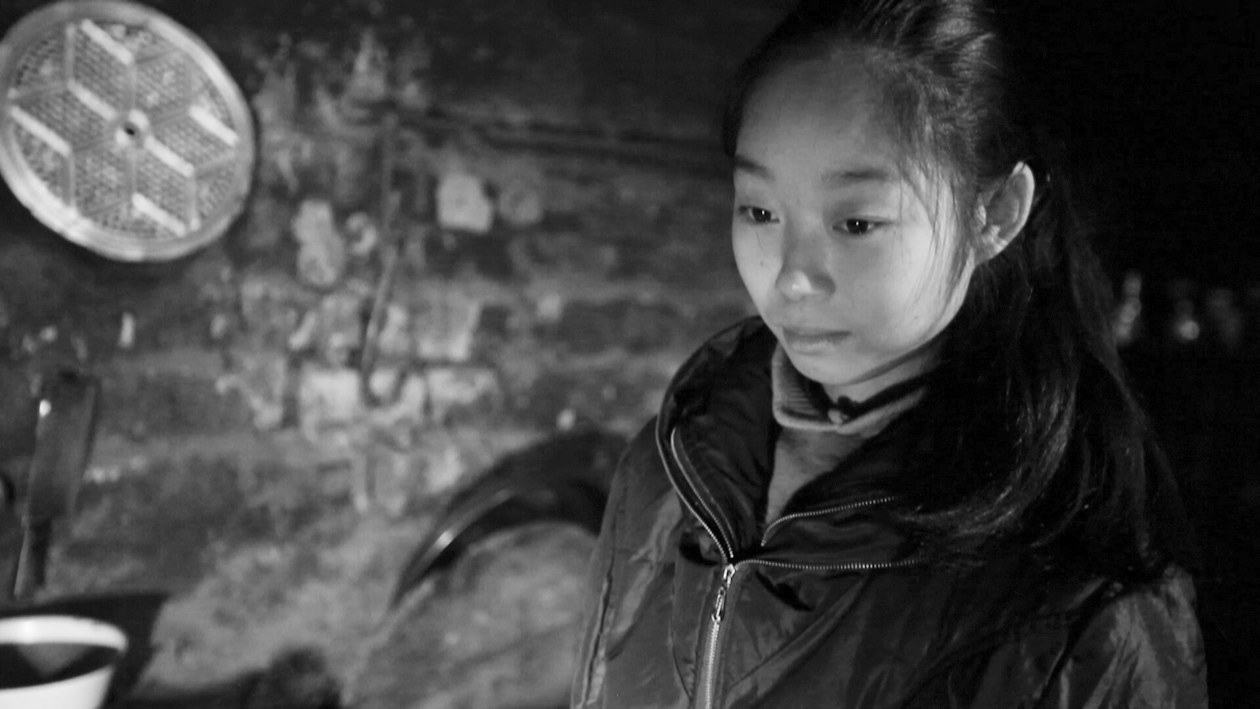 小倩倩家徒四壁，她渴望繼續(xù)讀書，改變家的現(xiàn)狀