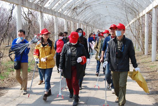 國(guó)際頻道全體員工開(kāi)展志愿活動(dòng) 國(guó)際頻道全體員工開(kāi)展志愿活動(dòng)