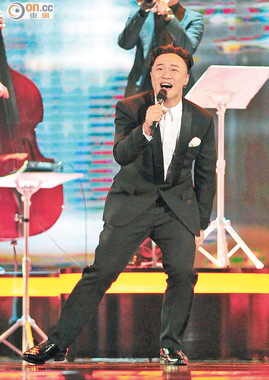 陳奕迅不負(fù)眾望，終于榮登金曲歌王寶座。