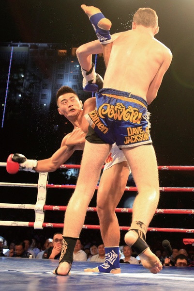 河南電視臺《武林風(fēng)》欄目走進(jìn)新疆，把比賽現(xiàn)場搬到了新疆建設(shè)兵團(tuán)農(nóng)十三師紅星廣場