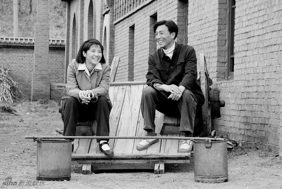 焦裕祿的妻子從縣委伙房借了小半桶水，焦裕祿說(shuō)，這水是炊事員走四五里路擔(dān)來(lái)的，你這算剝削 《電視劇》焦