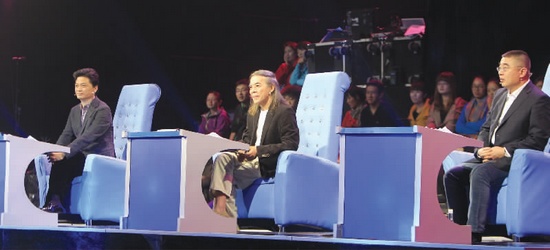 節(jié)目中，崔永元、蔡志忠、錢文忠 由左至右 三為成語先生妙語不斷